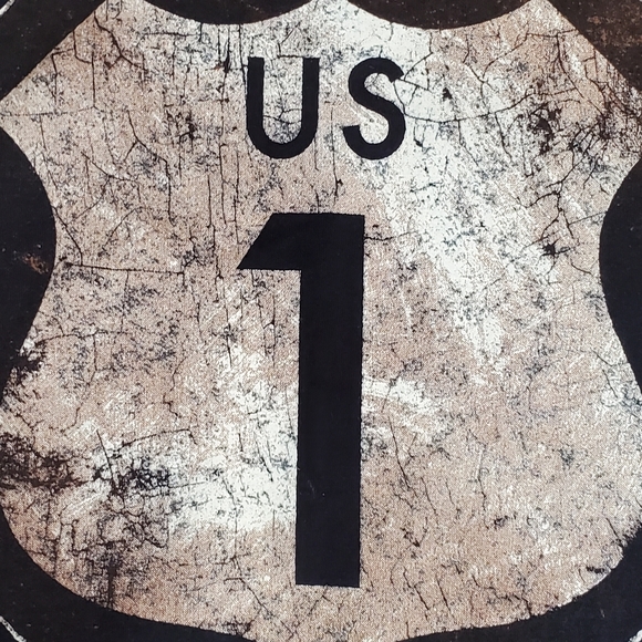 Hanes graphic tshirt - Picture 2 of 3